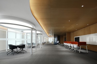 深圳啟迪協(xié)信科技園辦公樓裝飾工程 于強(qiáng)室內(nèi)設(shè)計(jì)師事務(wù)所的現(xiàn)代辦公美學(xué)